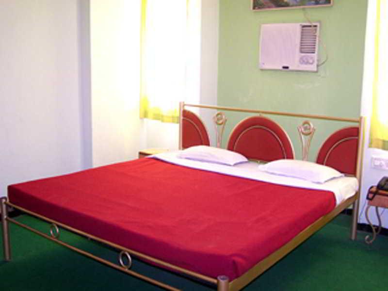 Jal Sagar Hotel Вадодара Екстериор снимка
